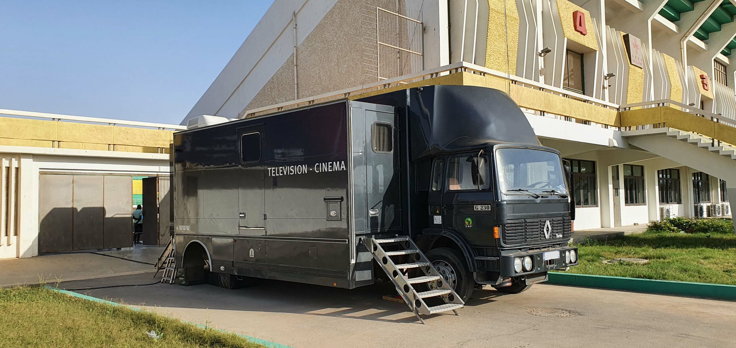 Ob Van Sénégal Elsa production Football